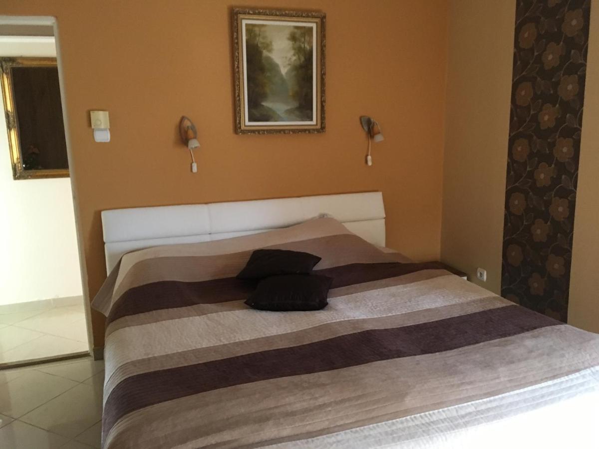 שיופוק Gruber Apartman מראה חיצוני תמונה